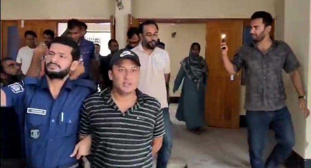 লক্ষ্মীপুরে আওয়ামী লীগ ও অঙ্গসংগঠনের পাঁচ নেতাকর্মীসহ গ্রেপ্তার ১০