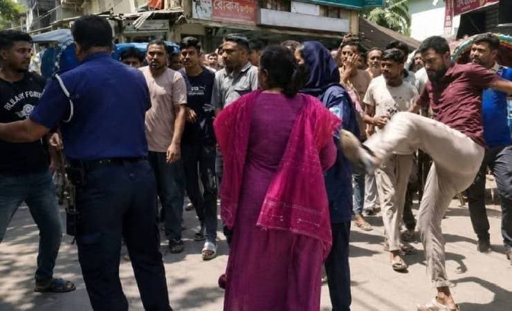 রাজবাড়ীতে নারী উদ্যোক্তাকে প্রকাশ্যে লাঞ্ছিত ও মারধর