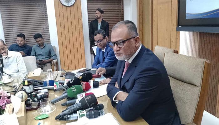 ৭-১০ দিনের মধ্যে তেলের সংকট কেটে যাবে: বাণিজ্য উপদেষ্টা