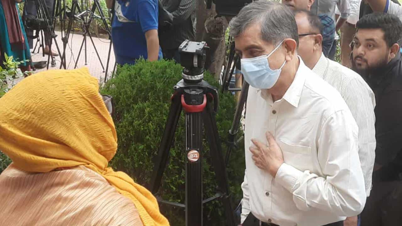 এইচএসসি পরীক্ষা শুরু, ঢাকায় কেন্দ্র পরিদর্শনে শিক্ষা উপদেষ্টা