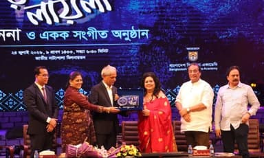 ৬২ বছর পর শিল্পকলার মঞ্চে রুনা লায়লা, কণ্ঠের জাদুতে ছড়ালেন মুগ্ধতা