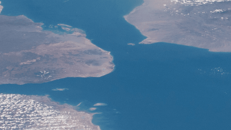 বাব আল-মান্দেব প্রণালি অবরোধের হুমকি দিল ইরান