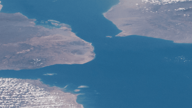 বাব আল-মান্দেব প্রণালি অবরোধের হুমকি দিল ইরান