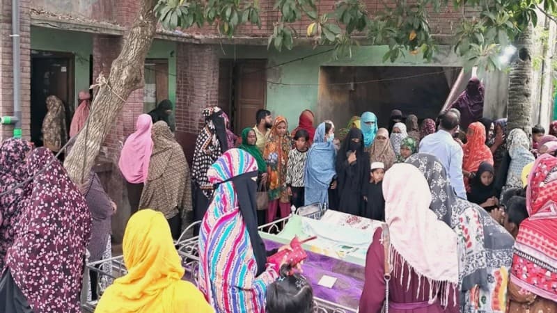 বাড়ি ফেরা হলো না নবদম্পতির, ফিরল ১৪টি নিথর দেহ