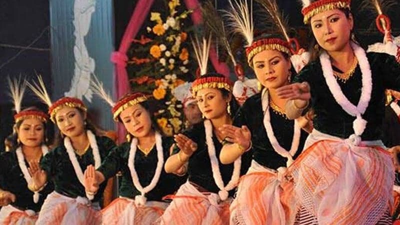 মণিপুরী ‘লাই-হরাউবা’ উৎসবে মাতোয়ারা মৌলভীবাজারের কমলগঞ্জ