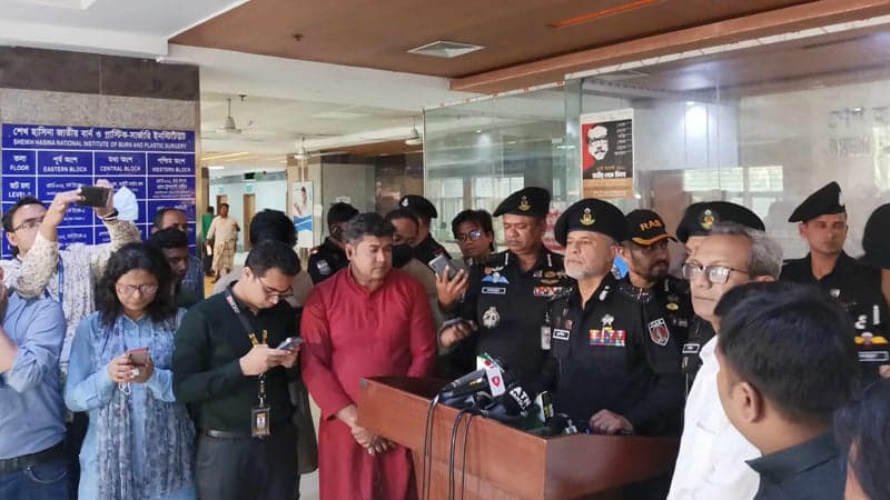 গ্যাস সিলিন্ডার বিস্ফোরণ হয়ে আগুন ছড়িয়ে পড়ে: র‌্যাব ডিজি