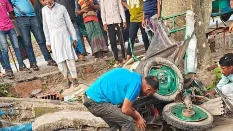 খুলনায় সড়ক দুর্ঘটনায় নিহত ২, আহত ৪