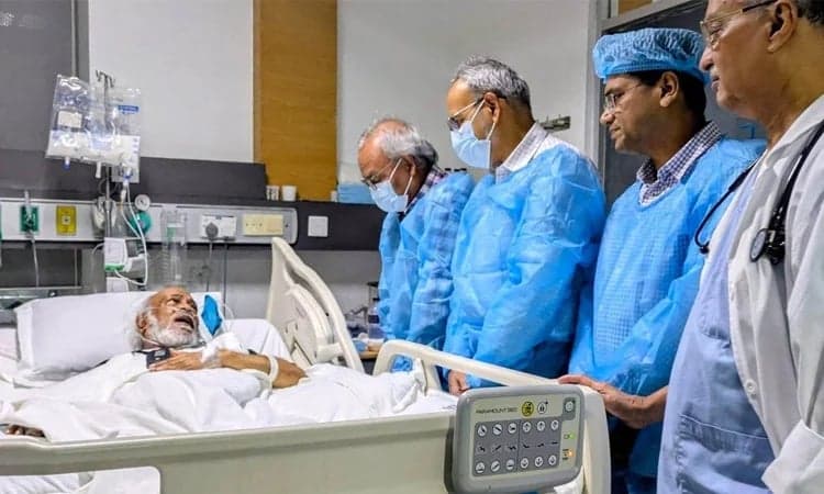 বুকে ব্যথা নিয়ে হাসপাতালে ভর্তি স্থানীয় সরকার মন্ত্রী আব্দুল মঈন খান