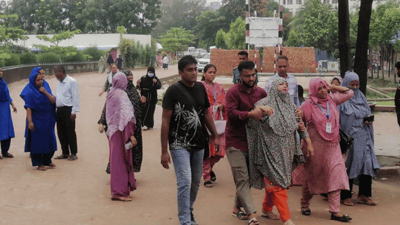 নিখোঁজ মেয়েকে খুঁজতে এসে পোড়া স্কুল ব্যাগ নিয়ে ফিরলেন মা