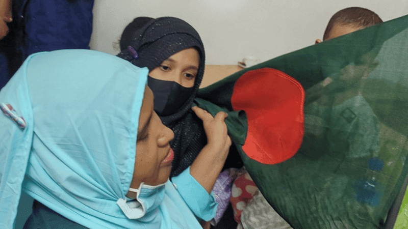 ‘আওয়ামী লীগের পক্ষে’ স্মৃতিসৌধে শ্রদ্ধা জানাতে এসে নারী আটক