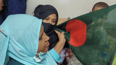 ‘আওয়ামী লীগের পক্ষে’ স্মৃতিসৌধে শ্রদ্ধা জানাতে এসে নারী আটক