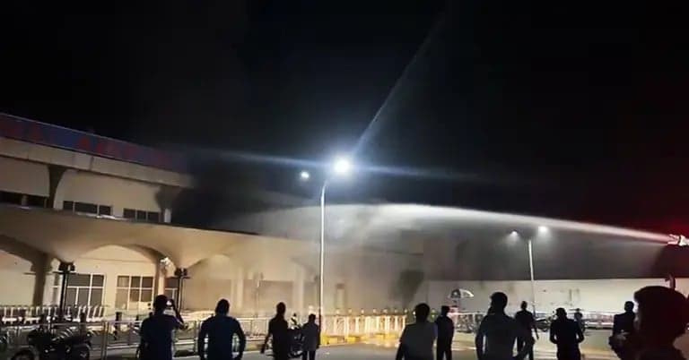 সিলেটের ওসমানী বিমানবন্দরে মধ্যরাতে আগুন