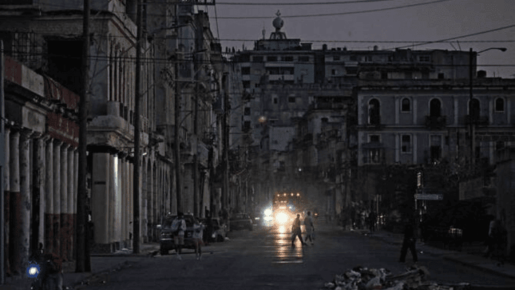 মার্কিন নিষেধাজ্ঞার মধ্যেই কিউবাকে তেল সহায়তার পরিকল্পনা কানাডার