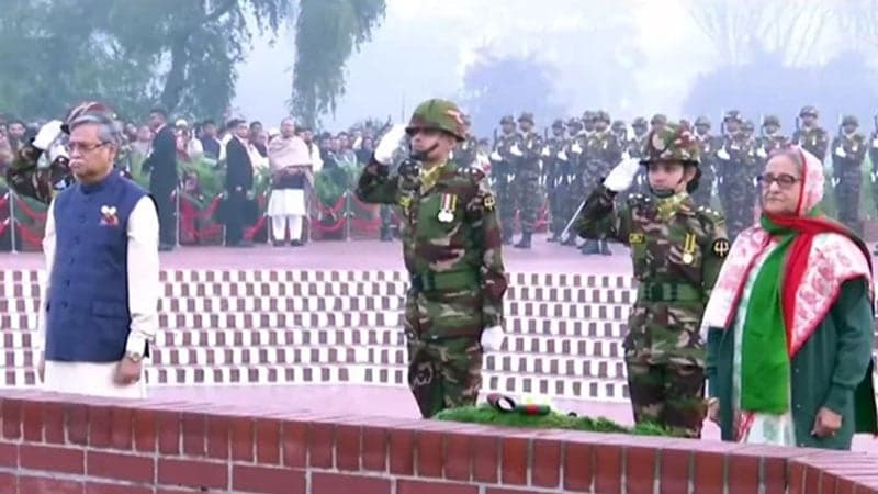 বিজয় দিবসে জাতীয় স্মৃতিসৌধে রাষ্ট্রপতি-প্রধানমন্ত্রীর শ্রদ্ধা