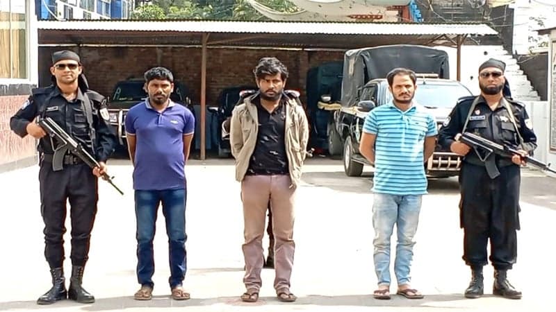 রোহিঙ্গা ক্যাম্প থেকে ‘আরসার’ সেকেন্ড ইন কমান্ডসহ গ্রেপ্তার ৩