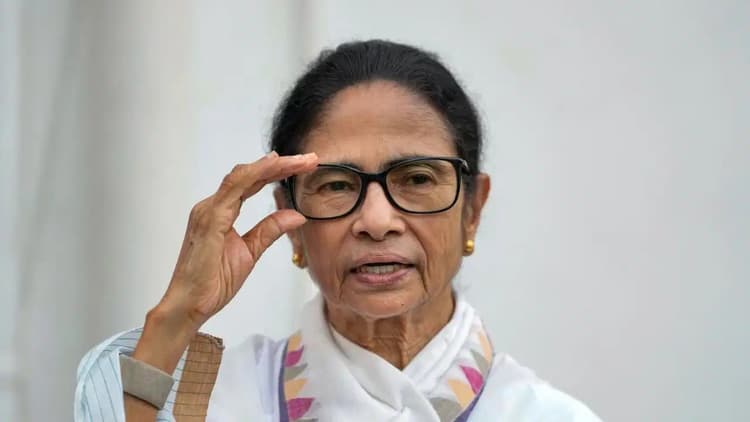 দিল্লিতে মমতা বন্দ্যোপাধ্যায় আটক