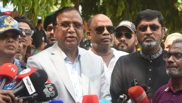 জিরো পয়েন্ট থেকে সদরঘাট পর্যন্ত কোন হকারকে বসতে দেওয়া হবে না: ডিএসসিসি প্রশাসক