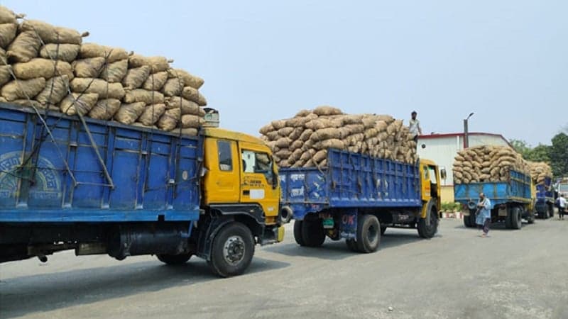 বাংলাবান্ধা দিয়ে নেপালে ১৪০৭ মেট্রিক টন আলু রপ্তানি