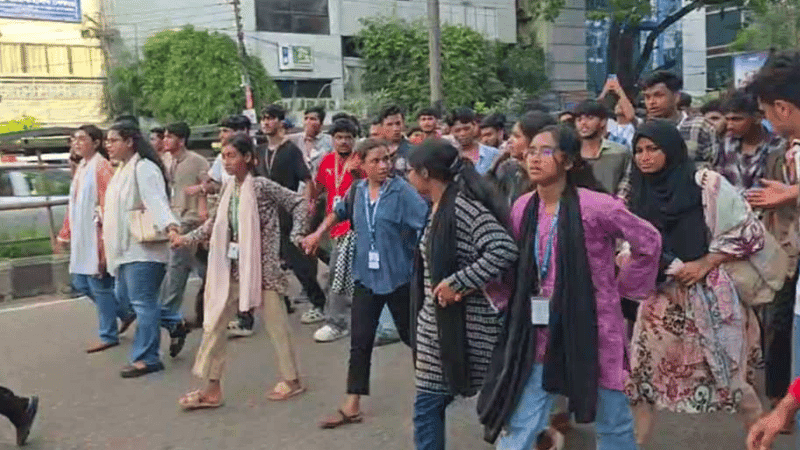 সায়েন্স ল্যাব থেকে জাতীয় সংসদের দিকে শিক্ষার্থীরা