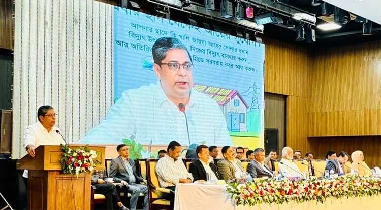নিজ বাসভবনের ছাদের সৌরবিদ্যুৎ থেকে জাতীয় গ্রিডে ১২শ’ ইউনিট দিয়েছেন প্রধানমন্ত্রী: মীর শাহে আলম