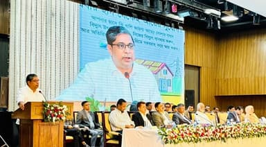 নিজ বাসভবনের ছাদের সৌরবিদ্যুৎ থেকে জাতীয় গ্রিডে ১২শ’ ইউনিট দিয়েছেন প্রধানমন্ত্রী: মীর শাহে আলম