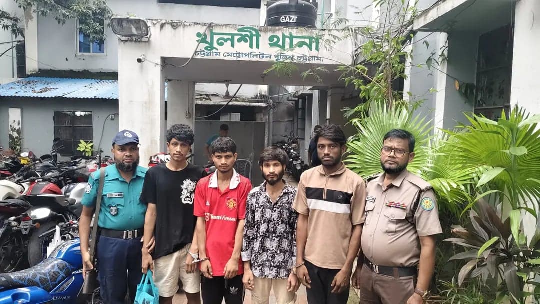 মোহাম্মদপুরে এসআইকে ছুরিকাঘাত: চট্টগ্রাম থেকে গ্রেপ্তার ৪
