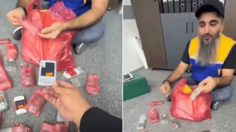 অর্ডার করার ১৬ বছর পর ফোন হাতে পেলেন ক্রেতা