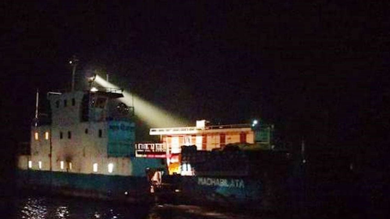 এক ঘণ্টা পর দৌলতদিয়া-পাটুরিয়াতে ফেরি  চলাচল স্বাভাবিক