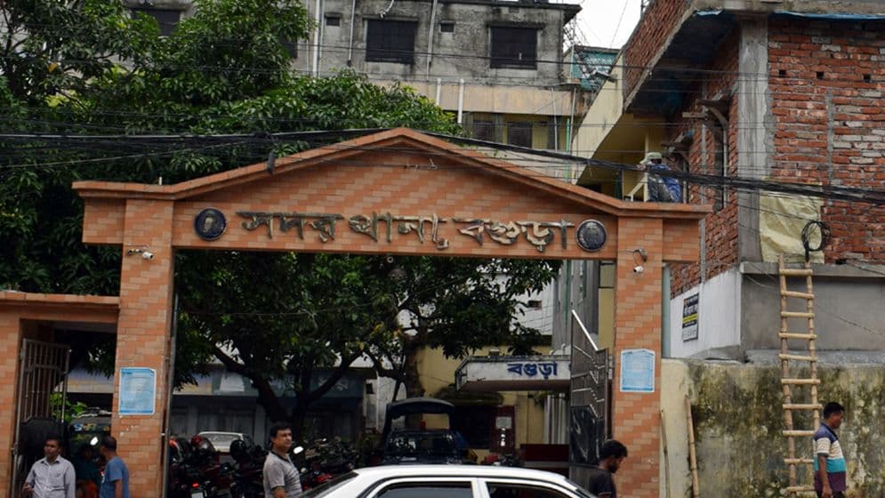 দুই বছরেও উদ্ধার হয়নি বগুড়া সদর থানার লুট হওয়া ২২ অস্ত্র