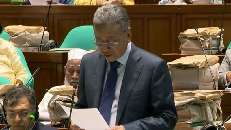 ইতিহাসের সবচেয়ে বড় বাজেট পেশ শুরু করেছেন অর্থমন্ত্রী