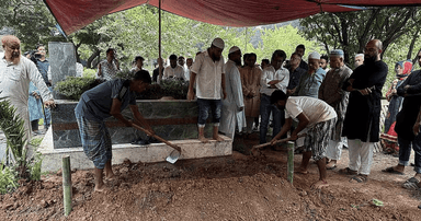 শহীদ বুদ্ধিজীবী কবরস্থানে চিরনিদ্রায় শায়িত হলেন তৌফিক ইমরোজ খালিদী