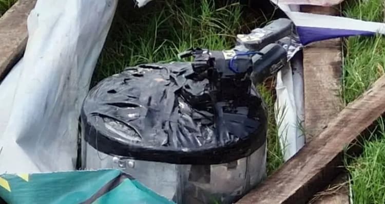 সাভারে মাঠে স্কচটেপ মোড়ানো বস্তু, বোমা আতঙ্কে ঘিরে রেখেছে পুলিশ