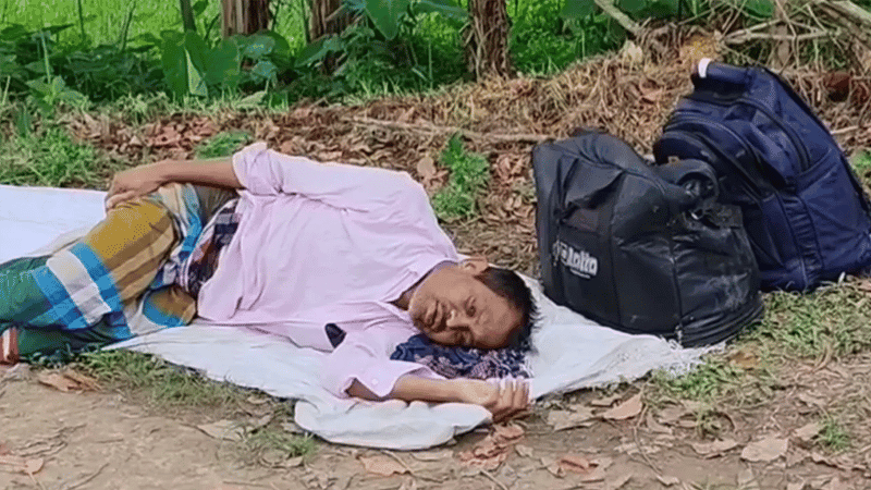 স্ত্রীর বিরুদ্ধে অসুস্থ স্বামীকে রাস্তায় ফেলে যাওয়ার অভিযোগ, এলাকায় চাঞ্চল্য