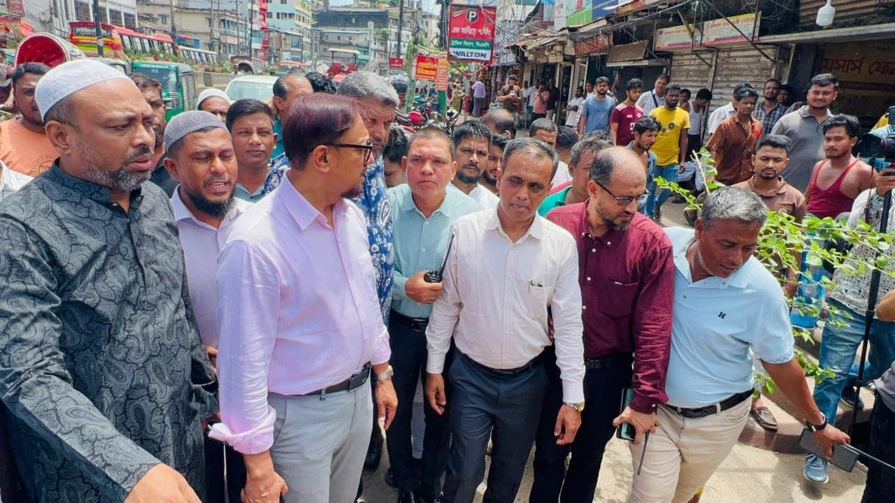ফুটপাত দখল করে ব্যবসা করা চলবে না: চসিক মেয়র