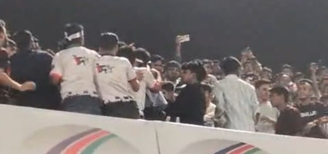 চট্টগ্রাম স্টেডিয়ামে ‘জয় বাংলা’ স্লোগান ঘিরে সংঘর্ষে আহত ১০