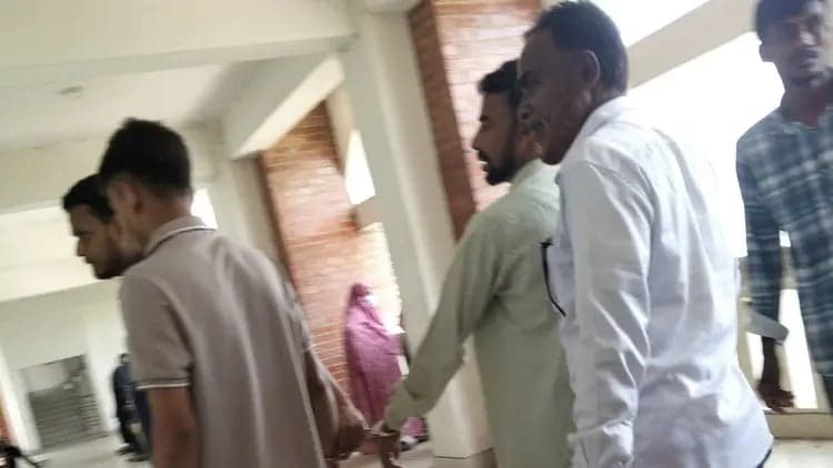 লক্ষ্মীপুরে ওজনে কম দেওয়ার প্রতিবাদ করায় ক্রেতাকে মারধর, দুই কসাই কারাগারে