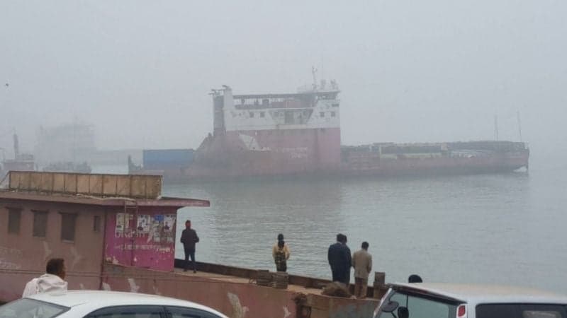 ঘনকুয়াশায় দৌলতদিয়া-পাটুরিয়ায় ফেরি চলাচল বন্ধ