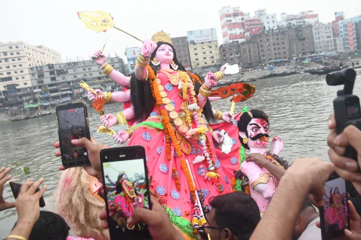 বিসর্জনের মধ্য দিয়ে শেষ হলো শারদীয় দুর্গোৎসব