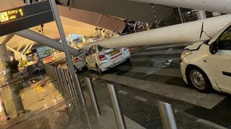 ভারতে ভারী বৃষ্টিপাতে ধসে পড়ল বিমানবন্দরের ছাদ, নিহত ১