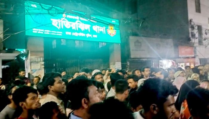 শিশুর মরদেহ উদ্ধার: হাতিরঝিল থানা ঘেরাও, সড়ক অবরোধ এলাকাবাসীর