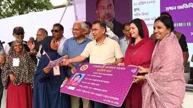 পাচারের অর্থ ফেরত এনে ফ্যামিলি ও কৃষক কার্ডে ব্যবহার করা হবে: প্রধানমন্ত্রী