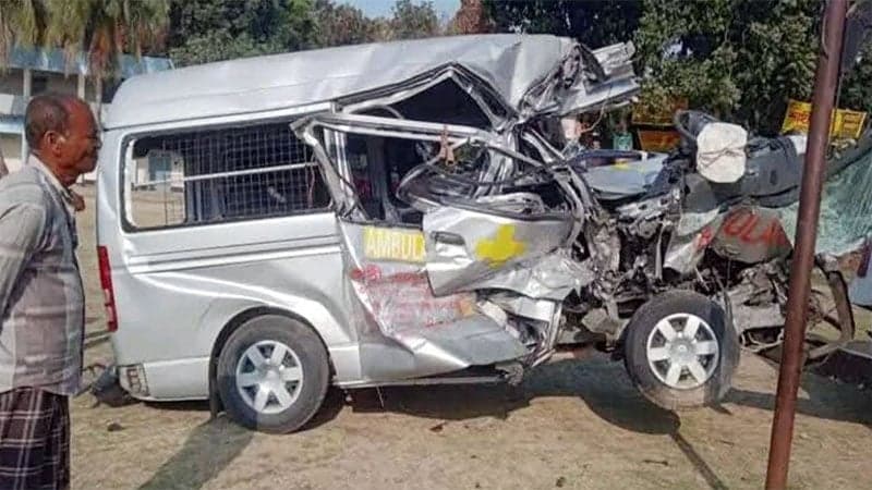 রাজশাহীতে ট্রাকের সঙ্গে অ্যাম্বুলেন্সের সংঘর্ষে নিহত ৩