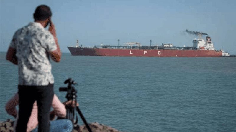 হরমুজ প্রণালিতে টোল আদায় শুরু, এক জাহাজ থেকেই ২০ লাখ ডলার নিল ইরান