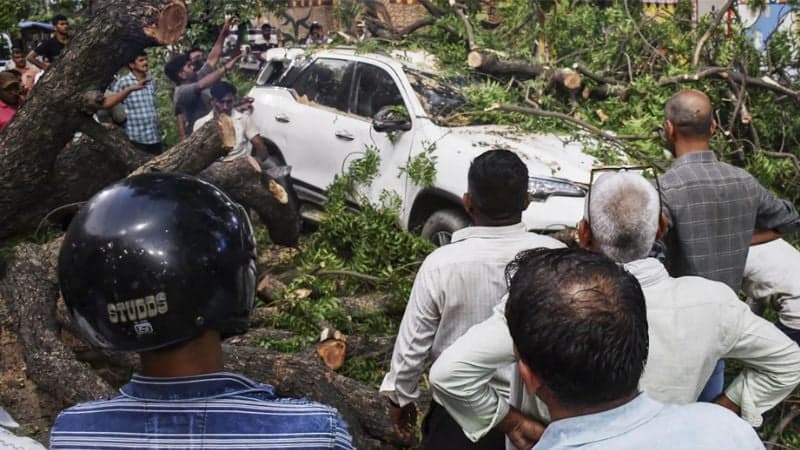 ঝড়-বৃষ্টির তাণ্ডবে ভারতের উত্তর প্রদেশে নিহত প্রায় ৯০ জন