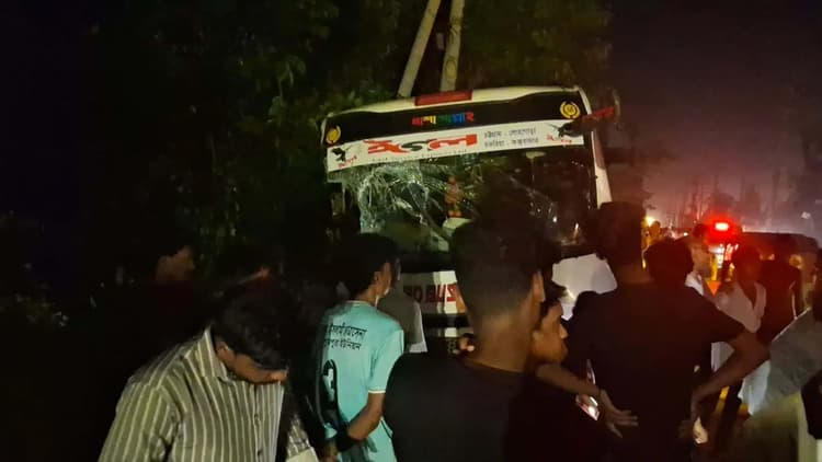 চট্টগ্রামে বাস-লেগুনার সংঘর্ষে নিহত ৩