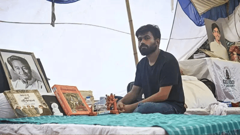 অসুস্থতার কথা জানালেন ককরোচ পার্টির অভিজিৎ