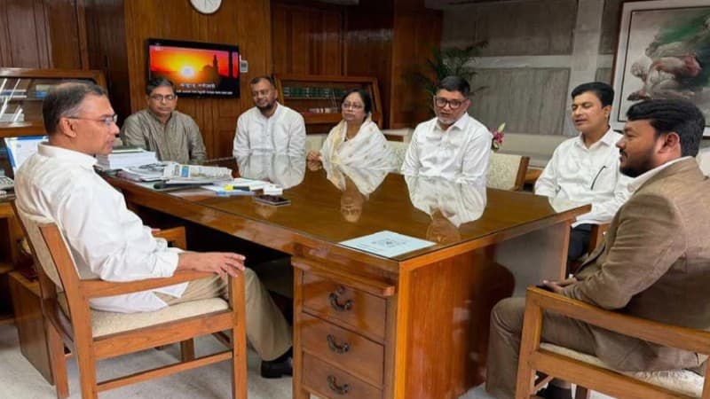 প্রধানমন্ত্রীর সঙ্গে নতুন নিয়োগপ্রাপ্ত পাঁচ সিটি প্রশাসকের সাক্ষাৎ