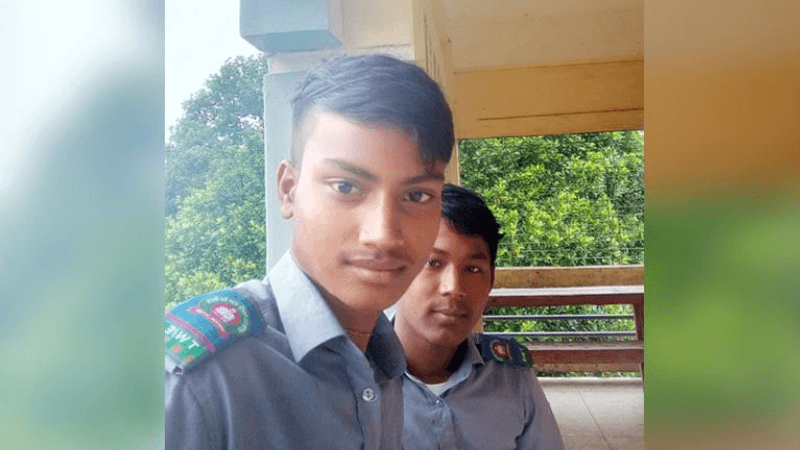 মুচির কাজ ছেড়ে বিদ্যালয়ে ফিরল সেই জয় দাস