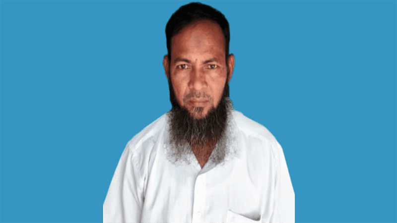 পরিবারের হাল ধরতে ছেড়েছিলেন পড়াশোনা, ৫৪ বছরেও এসএসসি পাশ আলী আকবরের