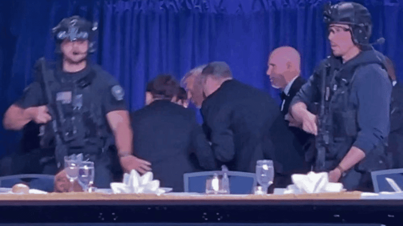 সাংবাদিকদের নৈশভোজে গুলির শব্দ, সরিয়ে নেওয়া হলো ট্রাম্পকে